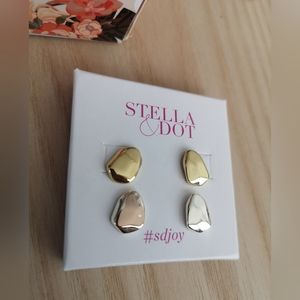 Stella & Dot hammered studs